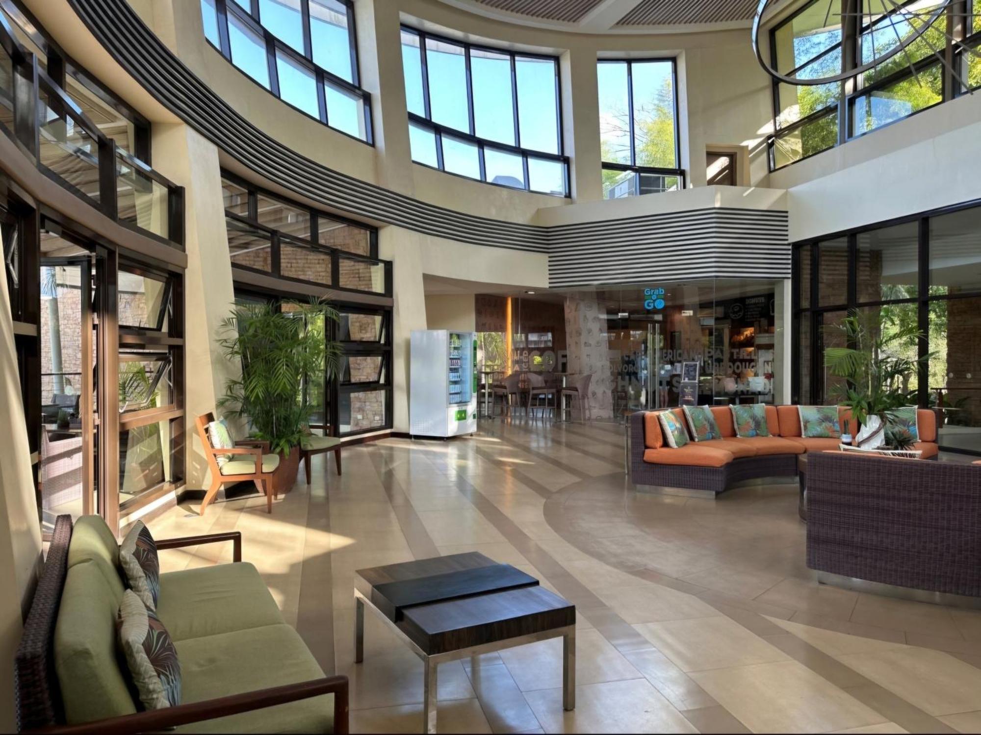 Apartment Tropical Escape At Pico De Loro